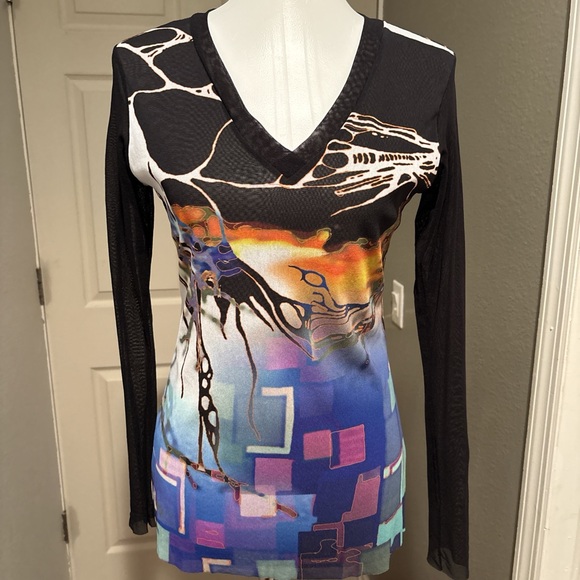 Petit Pois by Viviana G Mesh long sleeve top with bold graphic print - Picture 7 of 9
